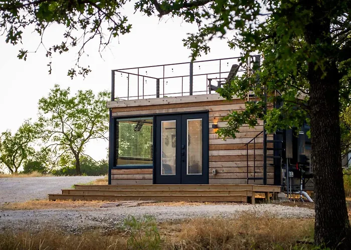 New Wilderness Hideout-Cozy Container Home