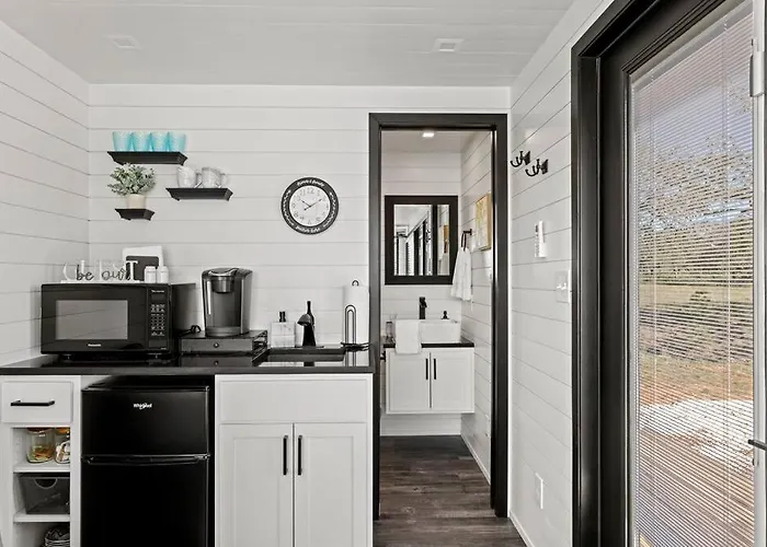 New Wilderness Hideout-Cozy Container Home