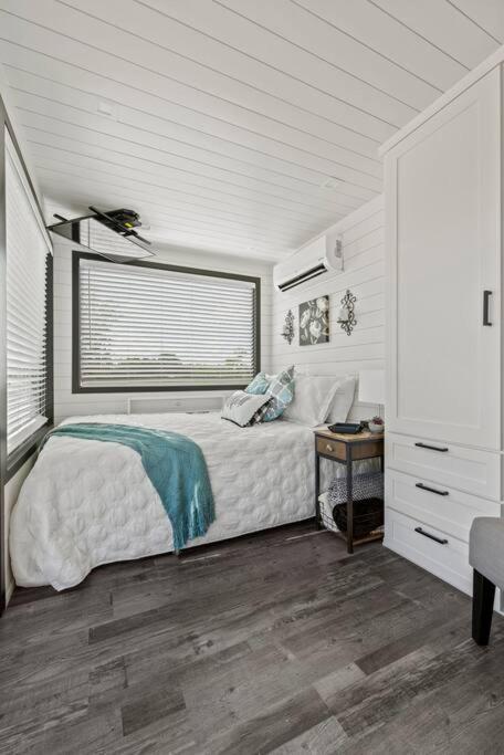 New Wilderness Hideout-cozy Container Holiday home